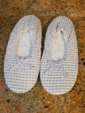 Plush Waffle Knit Ballet Slippers - Light Gray